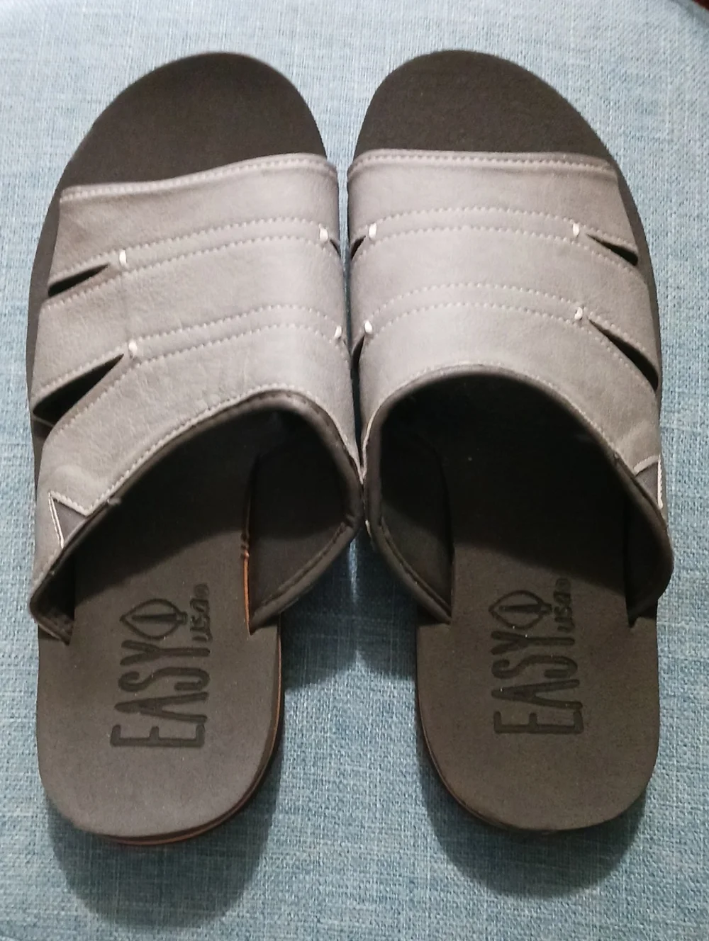 NWOT- Easy USA Men's Gray Slide Sandals — Cushioned Casual Comfort